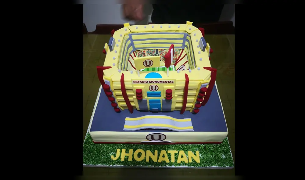 Universitario: torta en forma del estadio Monumental es la atracción en Facebook [FOTO]
