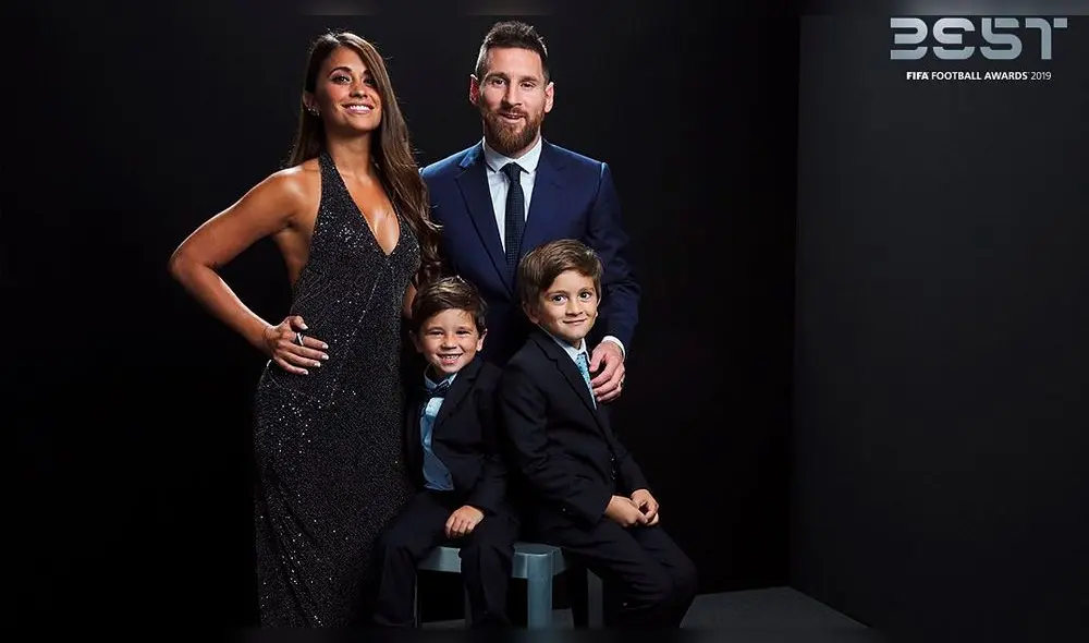 Antonella Roccuzzo y Lionel Messi en The Best Antonella Roccuzzo y Lionel Messi en The Best