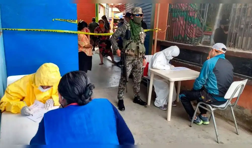 En el mercado de Atusparias, los comerciantes pasaron la prueba rápida. En el mercado de Atusparias, los comerciantes pasaron la prueba rápida.