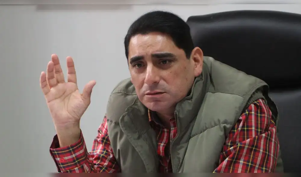 Carlos Álvarez explota contra alcalde de Lima por condecorar a torero