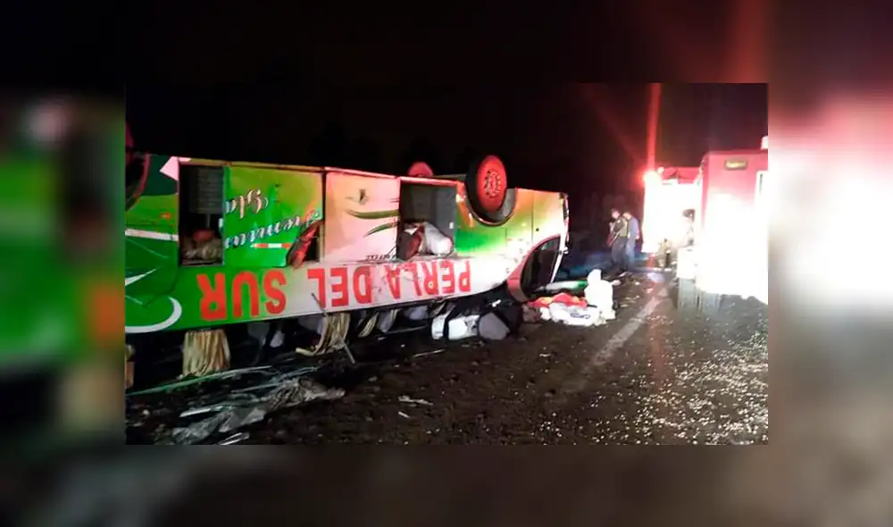 Dos muertos y doce heridos tras accidente en la Panamericana Sur [VIDEO]