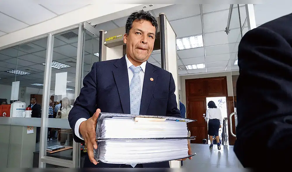 Fiscalía recibió audio que involucraría en corrupción a gobernador Edwin Licona