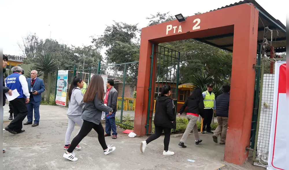 La Decana de América señaló que abriría sus puertas a las 6:00 a.m. (Foto: Mauricio Malca) La Decana de América señaló que abriría sus puertas a las 6:00 a.m. (Foto: Mauricio Malca)