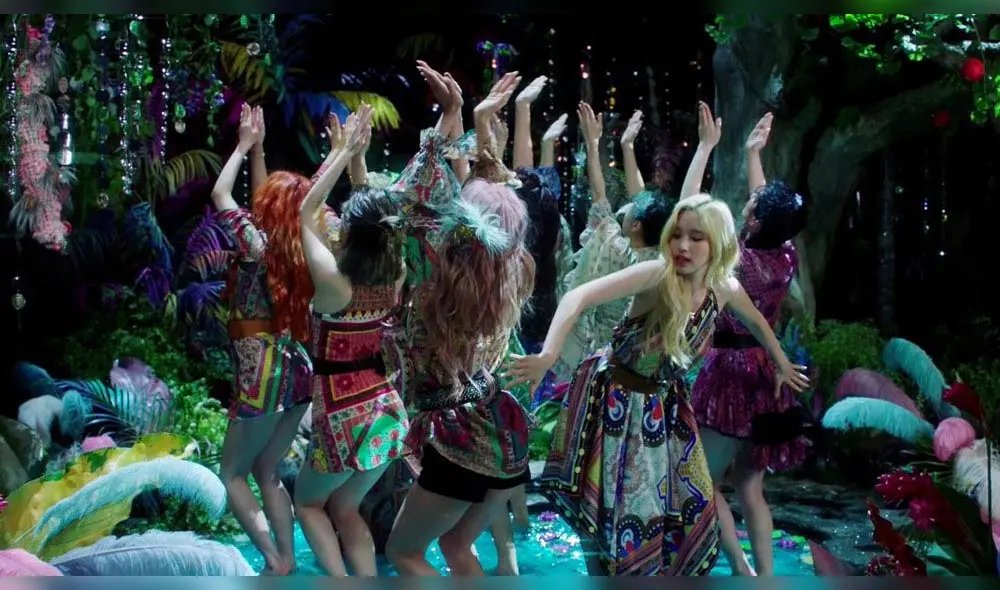 Desliza para ver más fotos de TWICE en el teaser del MV “More & more” por YouTube. Desliza para ver más fotos de TWICE en el teaser del MV “More & more” por YouTube.