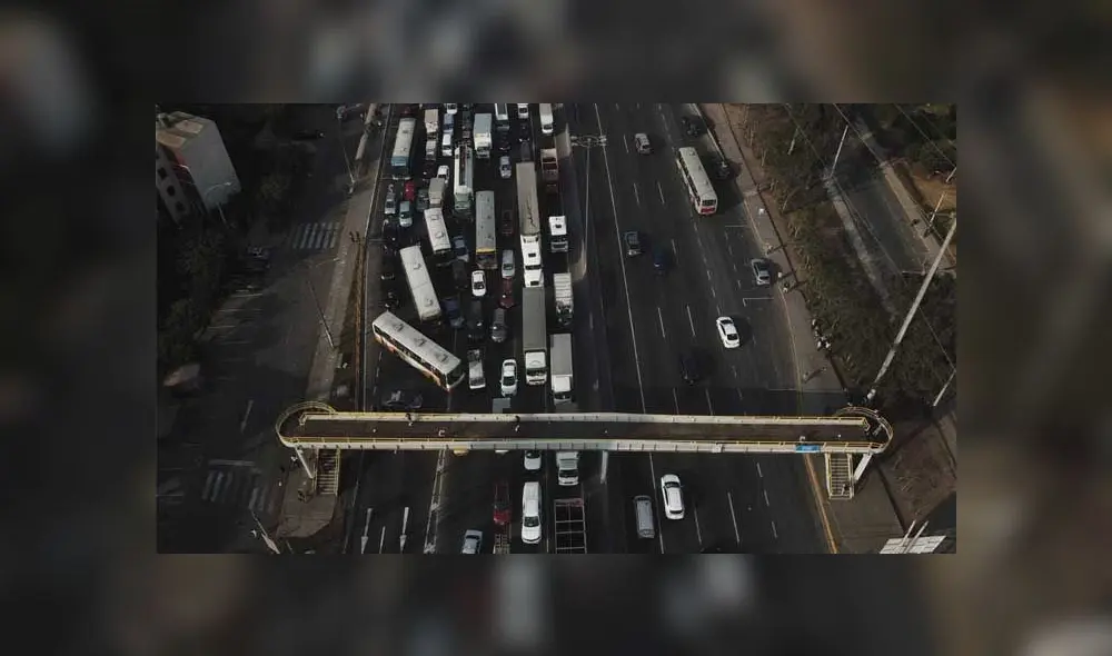 Vía Evitamiento lució llena de camiones y autos. Créditos: La República.