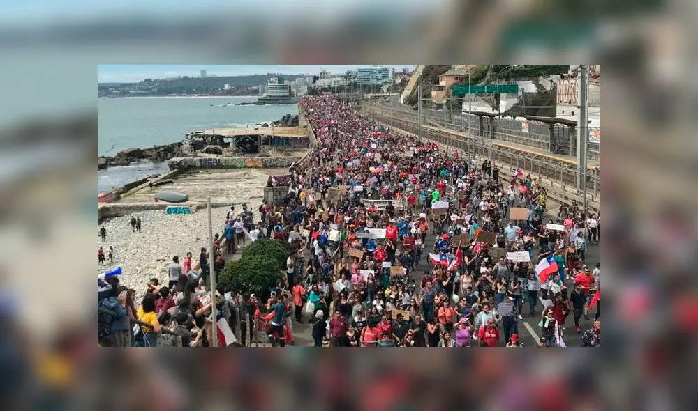 Bajo el lema #EstoNoHaTerminado más de 50 mil chilenos protestaron en Valparaíso. Foto: Difusión Bajo el lema #EstoNoHaTerminado más de 50 mil chilenos protestaron en Valparaíso. Foto: Difusión