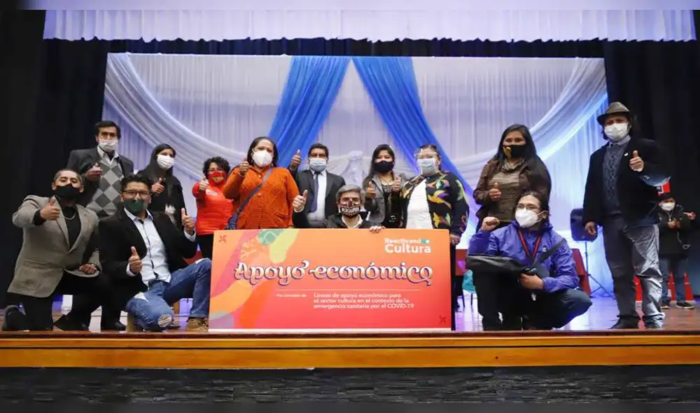 Trabajadores dedicados al sector Cultura recibieron bonos de apoyo económicos. Foto: Ministerio de Cultura Trabajadores dedicados al sector Cultura recibieron bonos de apoyo económicos. Foto: Ministerio de Cultura