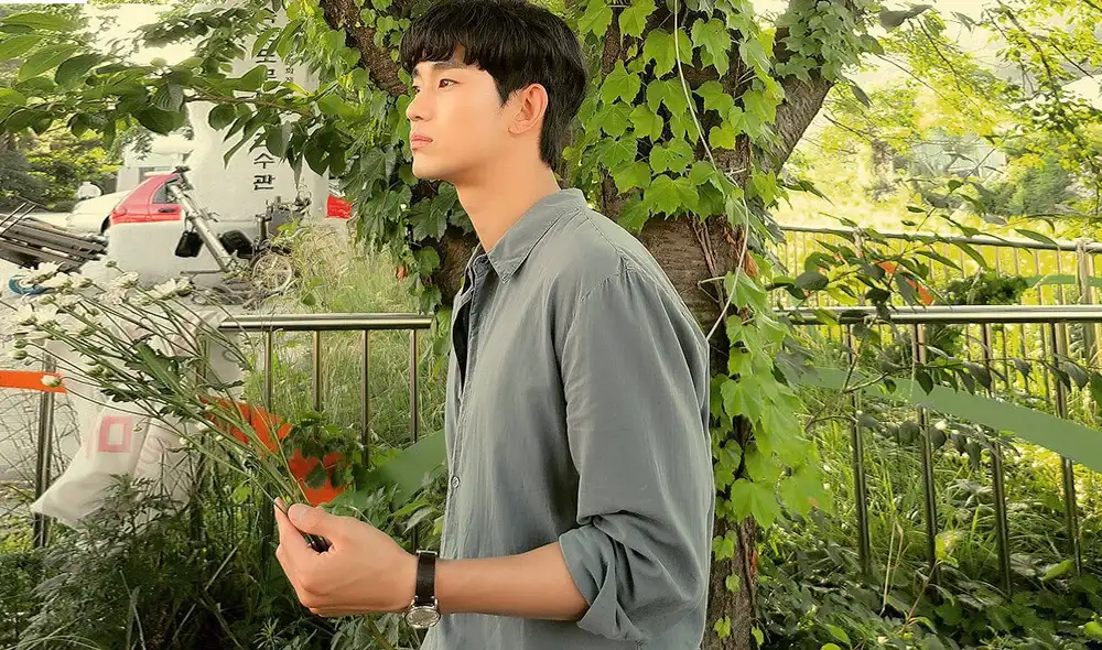 Desliza para ver más fotografías de Kim Soo Hyun, actor del K-drama, It's okay to not be okay en Instagram. Créditos: @soohyun_k216