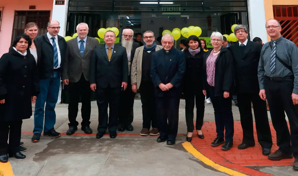Directivos de la Asociación Pro Espíritu Santo y benefactores alemanes en la inaguración de la nueva sede en el distrito de “El Agustino” en Lima Directivos de la Asociación Pro Espíritu Santo y benefactores alemanes en la inaguración de la nueva sede en el distrito de “El Agustino” en Lima