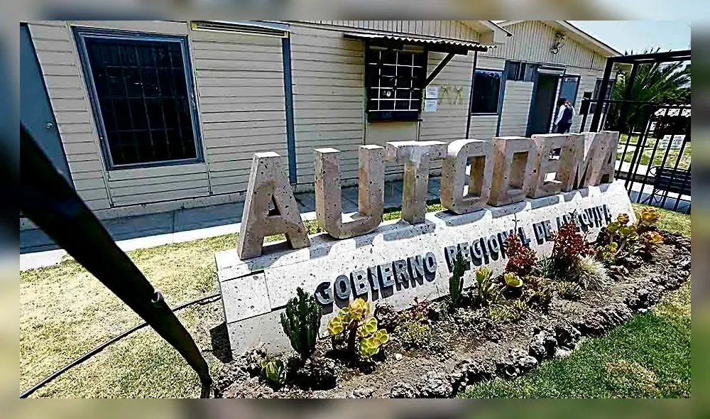 Gerente de AUTODEMA, Ing. Napoleón Ocsa, brindo rueda de prensa para detallar información sobre la instalación de la mesa de trabajo con técnicos del Minagri y MEF por Majes II.
Gerente de AUTODEMA, Ing. Napoleón Ocsa, brindo rueda de prensa para detallar información sobre la instalación de la mesa de trabajo con técnicos del Minagri y MEF por Majes II.