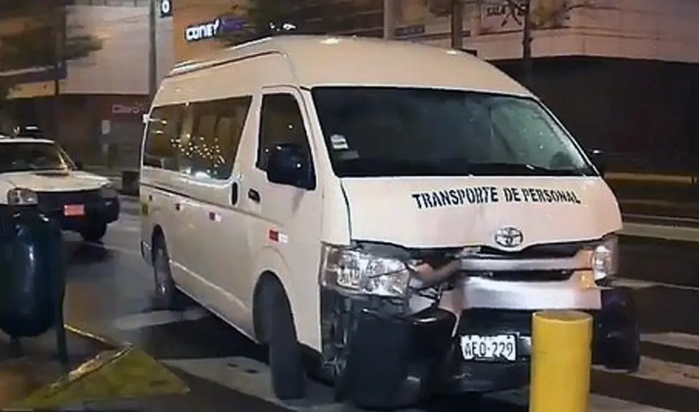 Los cinco trabajadores fueron trasladados a un centro médico. Foto: Captura. Los cinco trabajadores fueron trasladados a un centro médico. Foto: Captura.