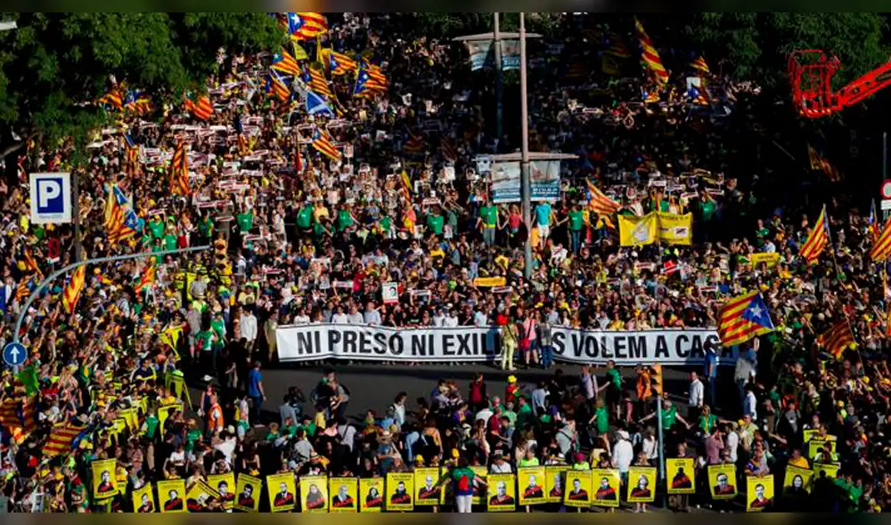 Barcelona: Multitudinaria marcha por liberación de líderes independentistas Barcelona: Multitudinaria marcha por liberación de líderes independentistas
