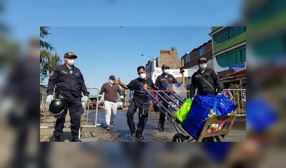 Policía y personal de fiscalización de SMP ejecutaron medidas para mantener el orden en el centro de abastos. (Foto: GLR - URPI) Policía y personal de fiscalización de SMP ejecutaron medidas para mantener el orden en el centro de abastos. (Foto: GLR - URPI)