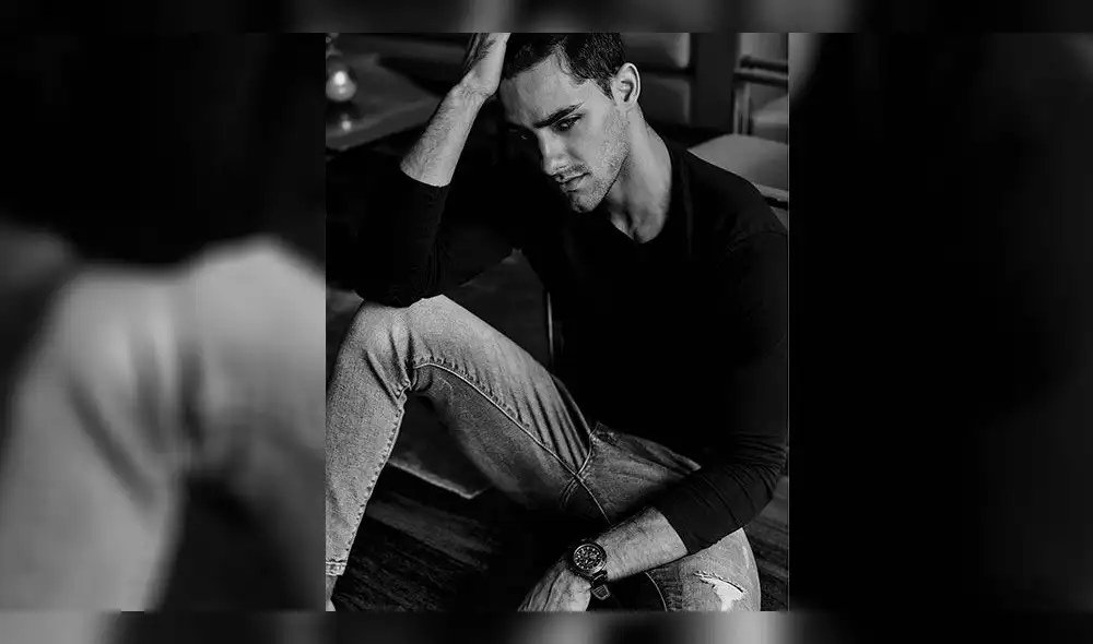 Austin Palao posa en toalla y enamora a mexicanas con atrevido video en baño