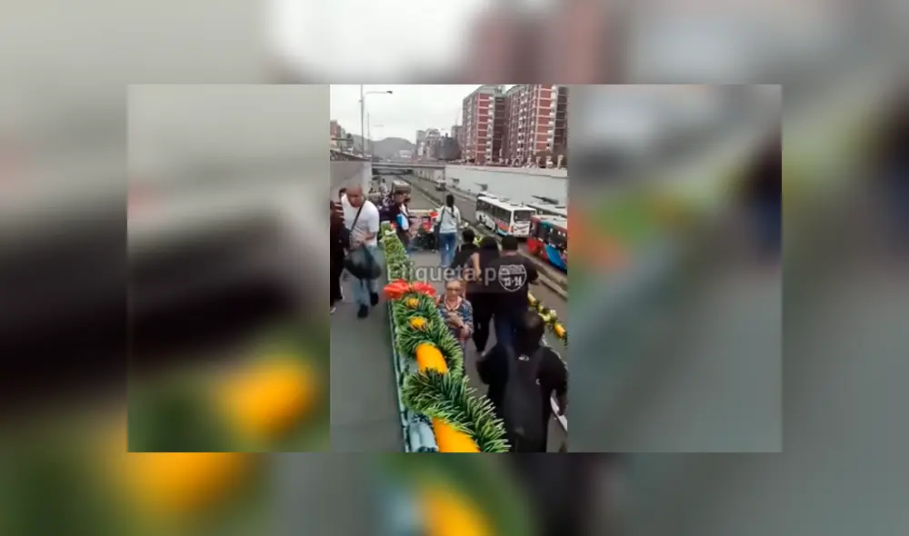 Facebook viral: venezolanos decoran transitado puente de Lima con arreglos navideños Facebook viral: venezolanos decoran transitado puente de Lima con arreglos navideños
