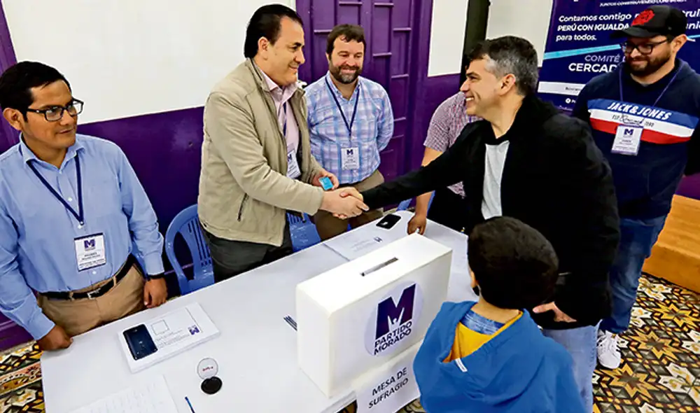 Comicios. Julio Guzmán fue a votar al Partido Morado. Su agrupación busca ingresar al nuevo Parlamento. Comicios. Julio Guzmán fue a votar al Partido Morado. Su agrupación busca ingresar al nuevo Parlamento.