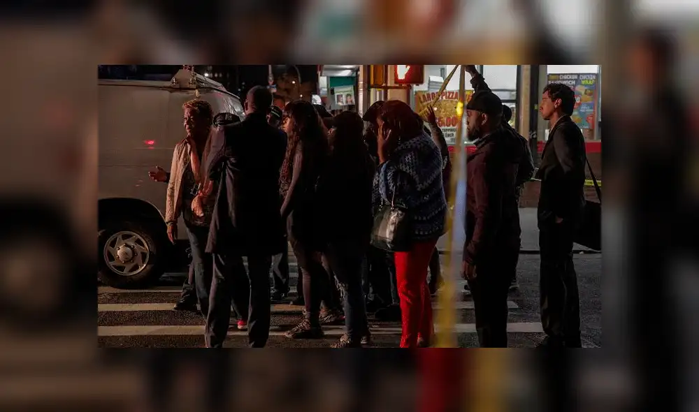 Golpea a un policía con una silla de metal y muere baleado Golpea a un policía con una silla de metal y muere baleado