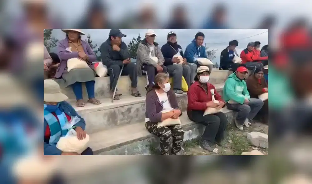 El burgomaestre entregó bolsas de arroz a familias de las zonas altas de Cayma.