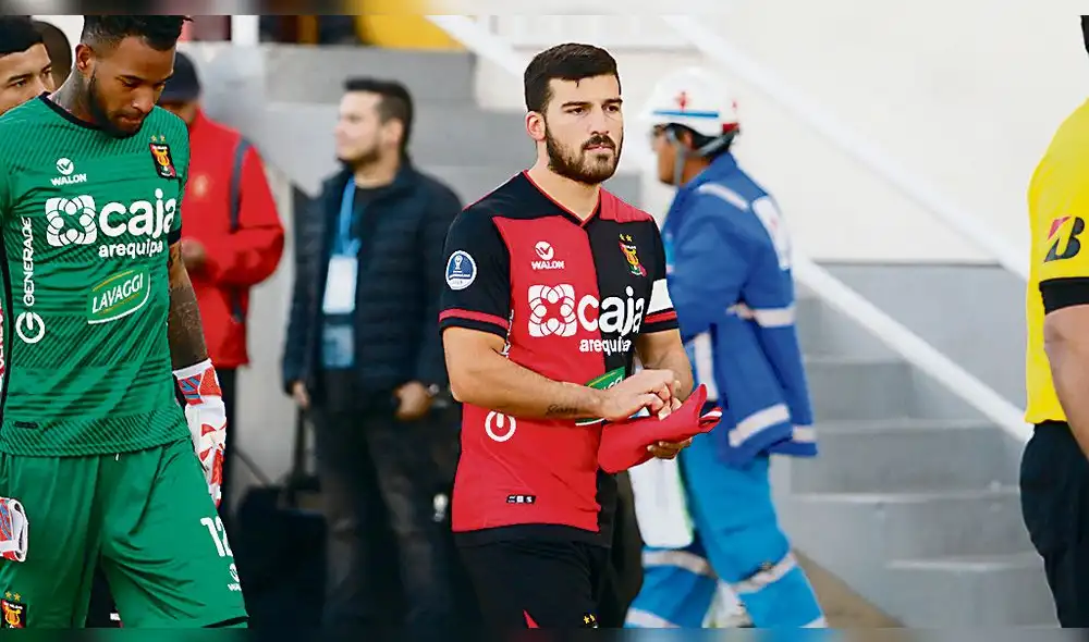 Solitario. Cuesta no tuvo compañía en el ataque rojinegro. Solitario. Cuesta no tuvo compañía en el ataque rojinegro.