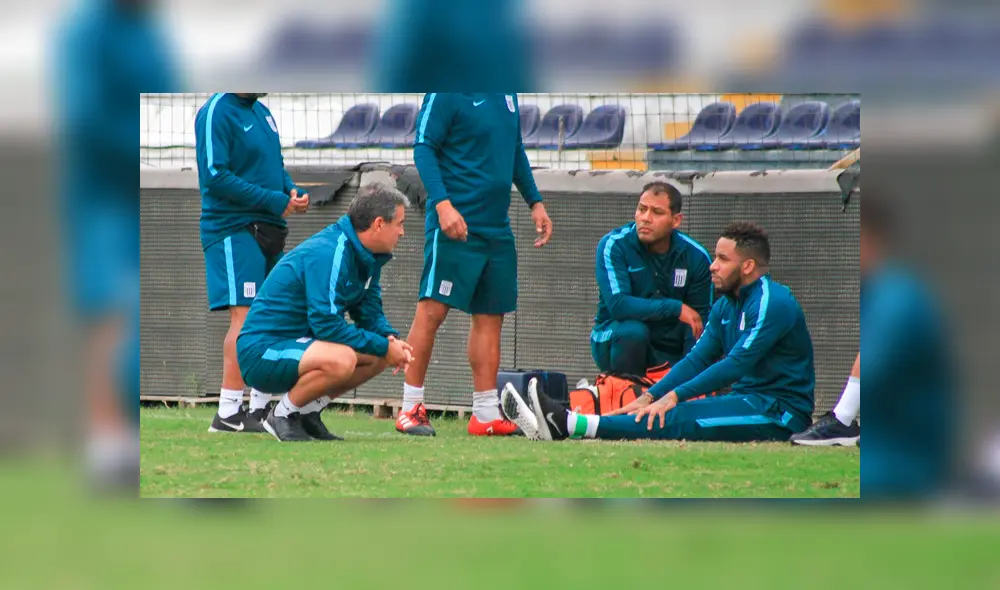 Jeffersfon Farfán confirmó que se va a retirar en Alianza Lima, el equipo de sus amores. Jeffersfon Farfán confirmó que se va a retirar en Alianza Lima, el equipo de sus amores.