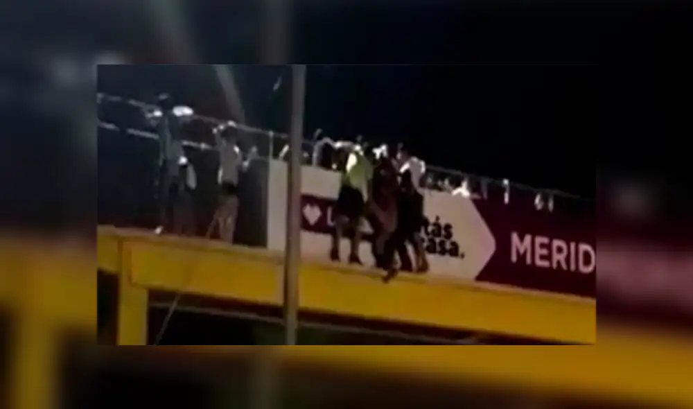 Dramático momento en que policía evita que mujer se lance de un puente tras sufrir decepción amorosa [VIDEO]