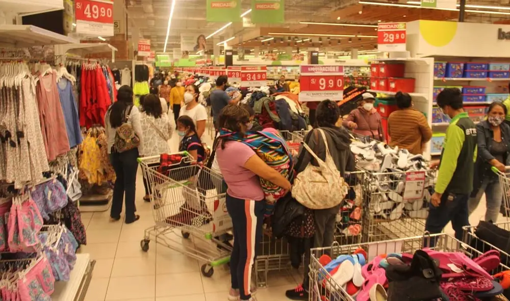Gran cantidad de gente acude a centros comerciales. Foto: Cortesía Gran cantidad de gente acude a centros comerciales. Foto: Cortesía