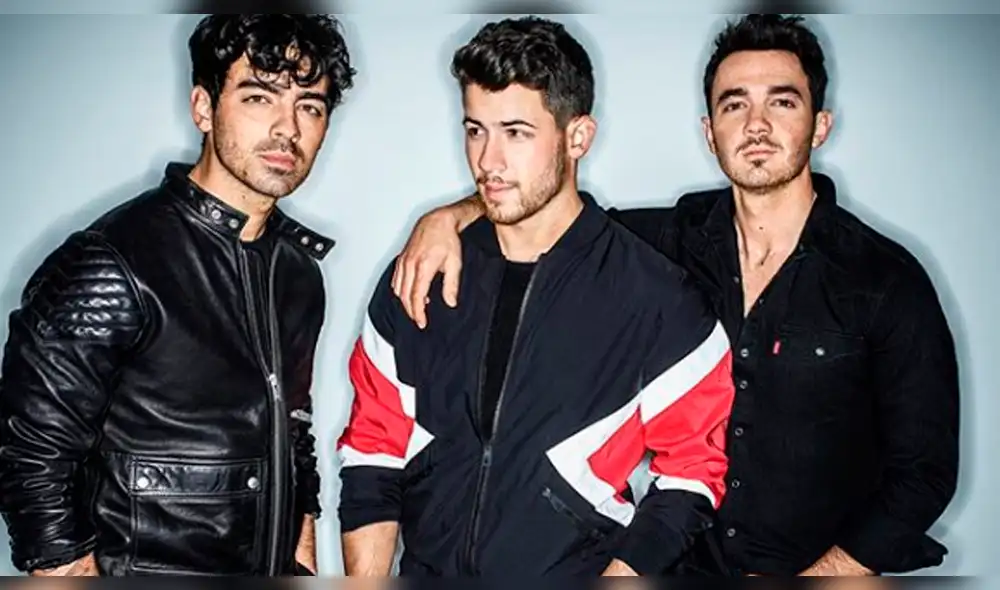Los Jonas Brothers causan furor al bailar canción de Danna Paola 