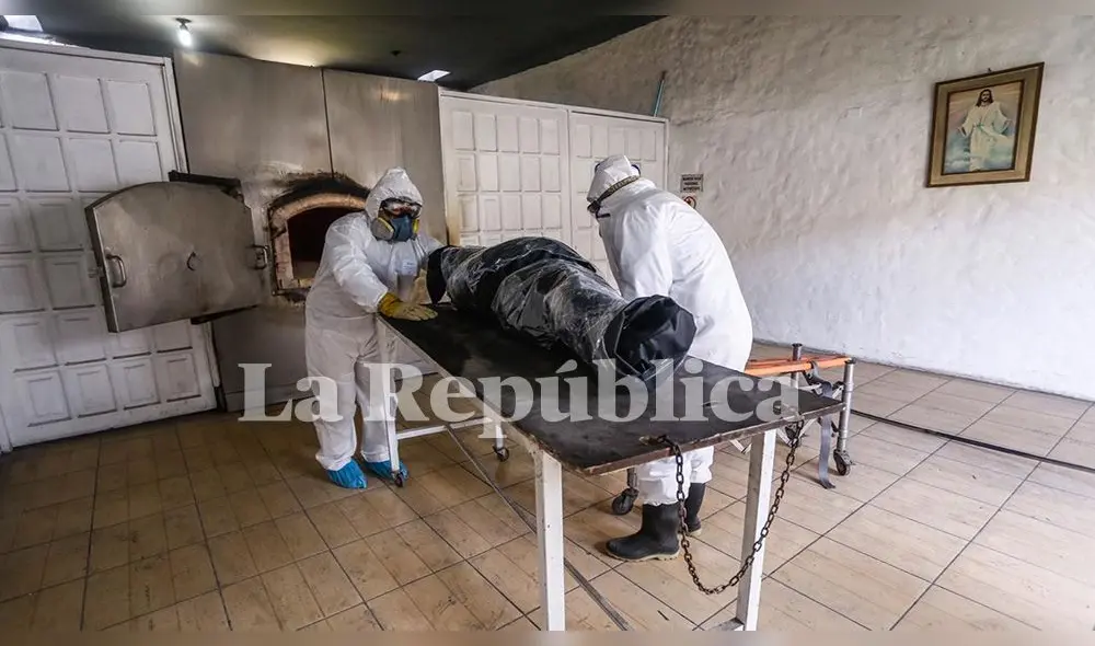 Coronavirus. Pacientes llegan a los hospitales de Arequipa, cuando ya la muerte hizo su trabajo. Foto: Oswald Charca - La República Coronavirus. Pacientes llegan a los hospitales de Arequipa, cuando ya la muerte hizo su trabajo. Foto: Oswald Charca - La República