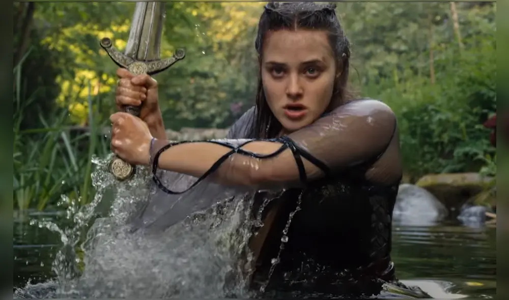 Katherine Langford fue elegida para interpretar la serie 'Maldita'. Foto: Captura.