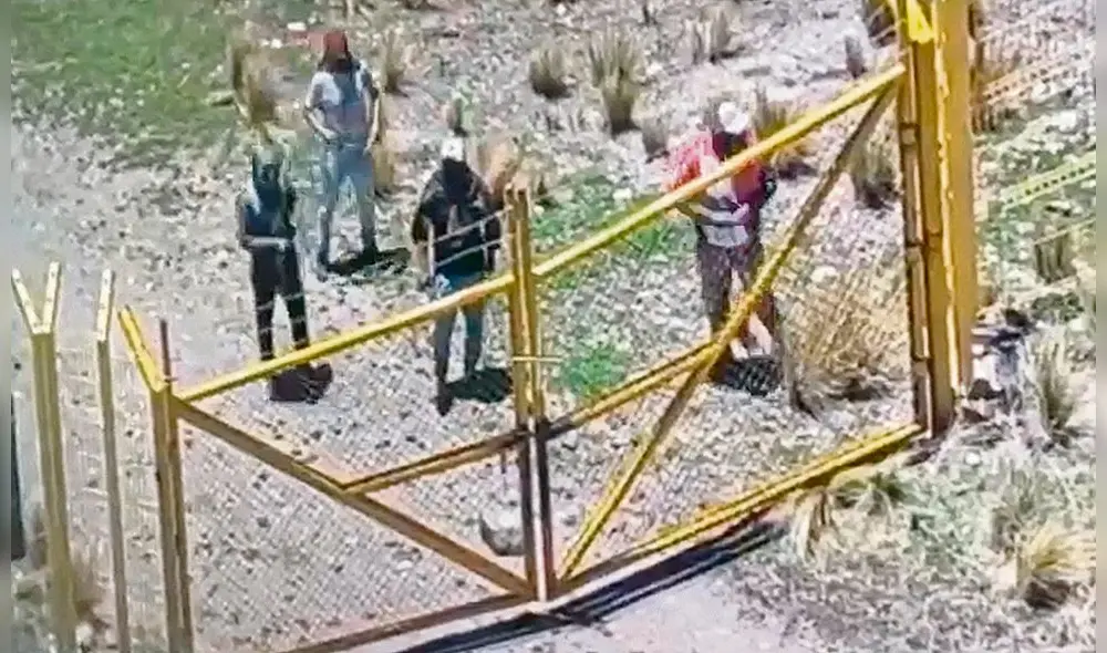 ataque. Vándalos ingresan al campamento y causan daños.