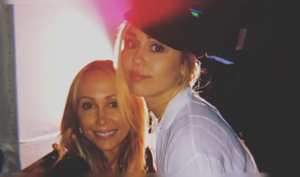 Acusan a madre de Miley Cyrus de entregar marihuana a sus hijos [FOTOS]