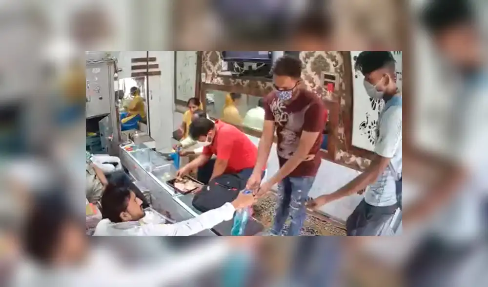 Los tres atracadores escaparon con joyas valoradas en 3 650 000 rupias (49,700 dólares). Foto: captura / The Indian Express Los tres atracadores escaparon con joyas valoradas en 3 650 000 rupias (49,700 dólares). Foto: captura / The Indian Express