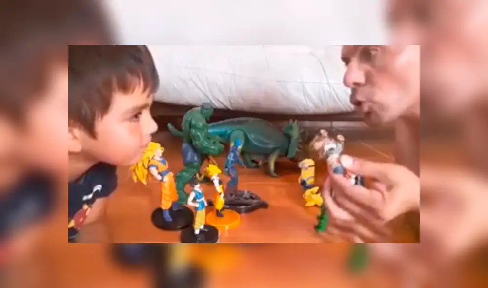 Facebook viral: niño quería jugar junto a su padre a las peleas con juguetes, pero hace trampa [VIDEO]