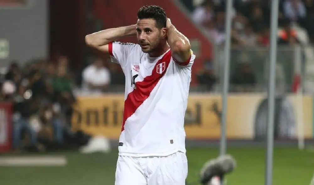 Claudio Pizarro falló el penal ante Argentina a los 2 minutos de empezado el partido. Claudio Pizarro falló el penal ante Argentina a los 2 minutos de empezado el partido.