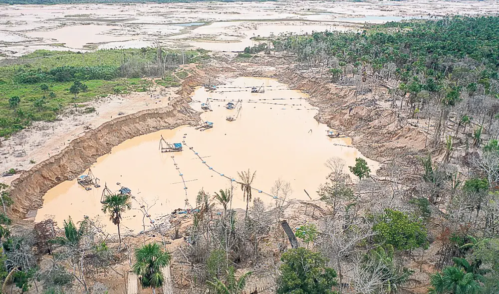 Depredadores. Después de varias operaciones de interdicción, los mineros ilícitos del oro retornaron a La Pampa con una millonaria inversión para imponer su propia ley de coima y crimen. Foto: Antonio Melgarejo/ La República.
