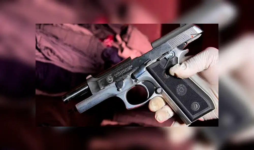 Quiso conquistar a una mujer jugando a la ruleta rusa y se mató en el primer disparo 