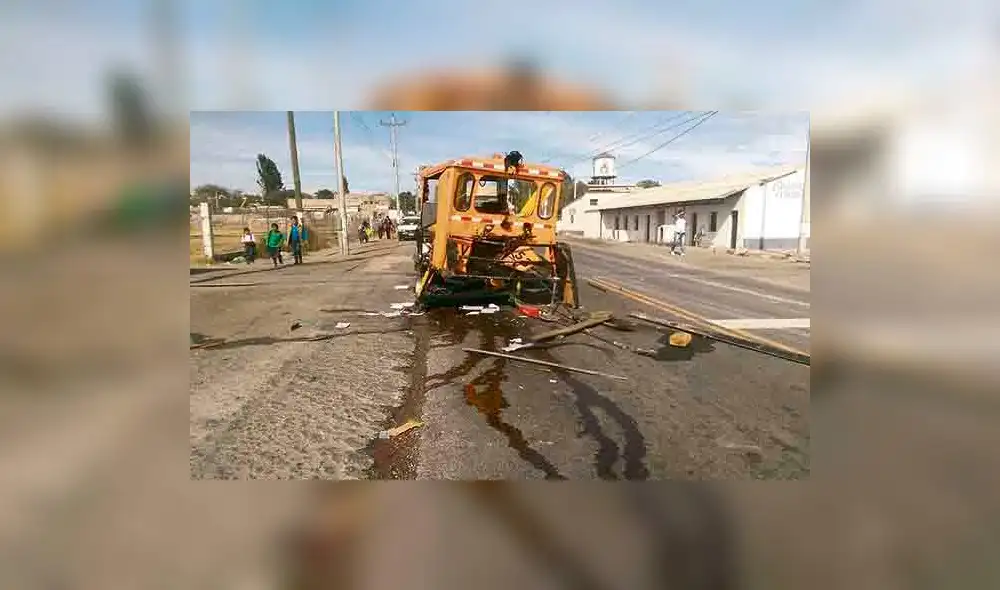 Colisión entre miniván y autovía deja tres muertos Colisión entre miniván y autovía deja tres muertos