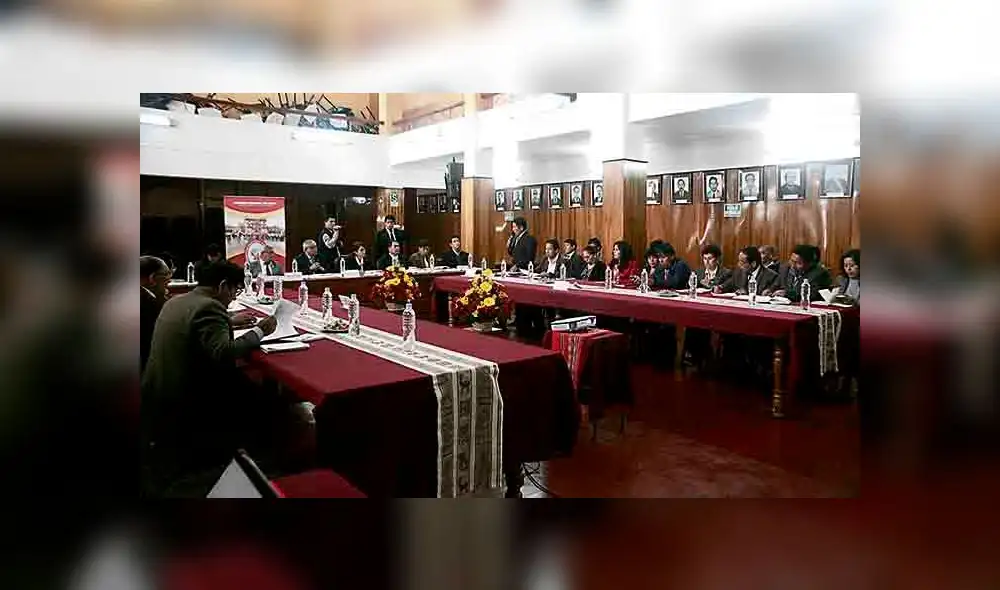 Docentes de Cusco y Arequipa piden incremento salarial de 600 soles para este año