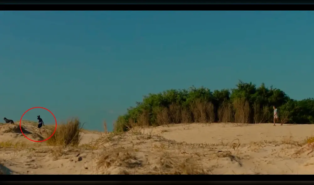 Alianza Lima: camiseta blanquiazul aparece en película uruguaya Los Tiburones. Foto: Captura de video. Alianza Lima: camiseta blanquiazul aparece en película uruguaya Los Tiburones. Foto: Captura de video.