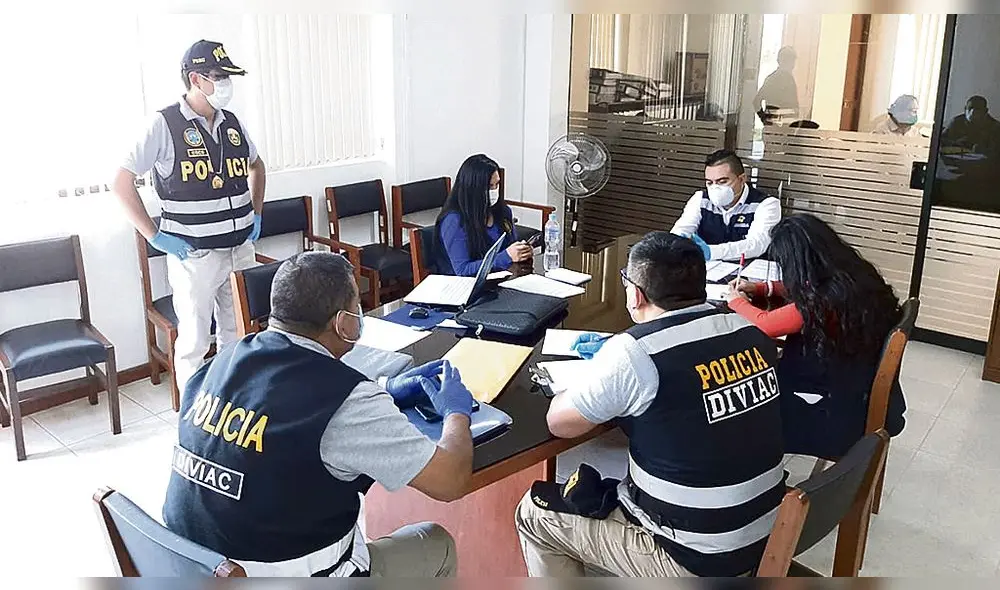 Diligencia. Fiscales y policías se reunieron con autoridades del gobierno regional.