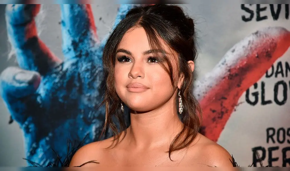 Captan a Selena Gomez en la playa y al natural 