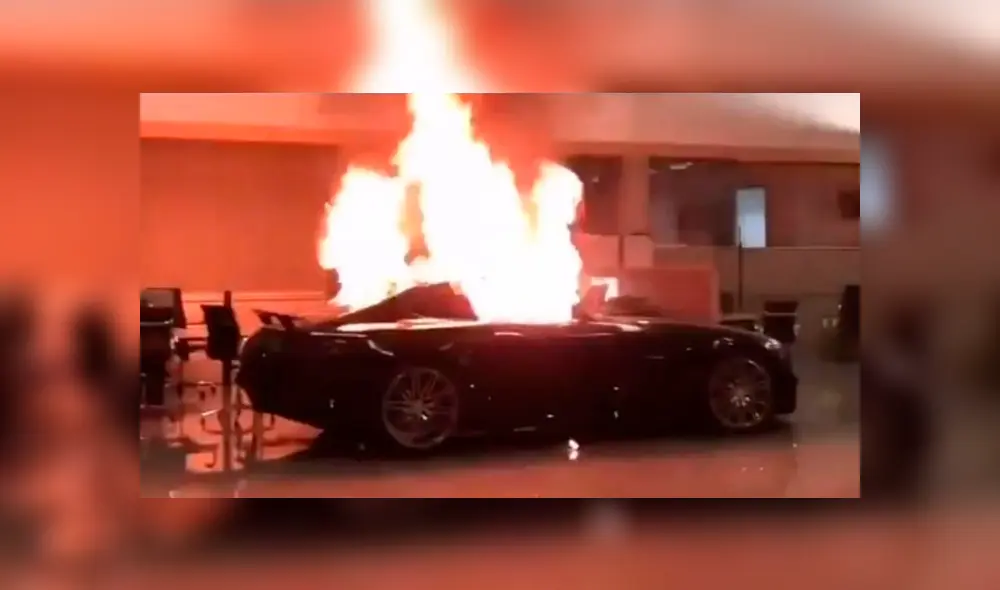Incendiaron y destrozaron autos Mercedes Benz durante las protestas por la muerte de George Floyd. Foto: Captura Incendiaron y destrozaron autos Mercedes Benz durante las protestas por la muerte de George Floyd. Foto: Captura