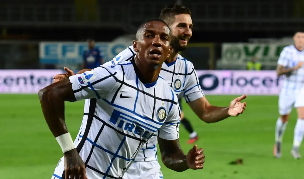 Ashley Young puso el segundo para el Inter. (Créditos: AFP)