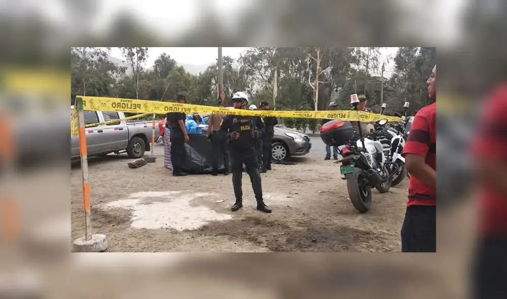 El conductor del tráiler y la madre de la niña fueron conducidos a la comisaría de Huaycán para que rindan su manifestación. (Foto: Jéssica Merino / La República) El conductor del tráiler y la madre de la niña fueron conducidos a la comisaría de Huaycán para que rindan su manifestación. (Foto: Jéssica Merino / La República)