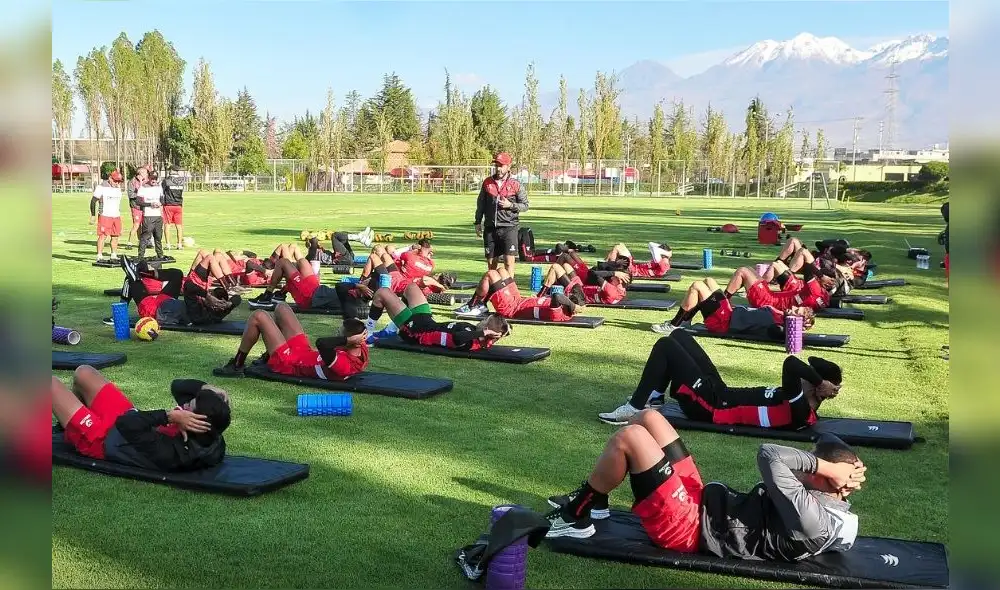 Jugadores del FBC Melgar entrenan para volver al terreno de juego. Foto: Jorge Jiménez - LR.