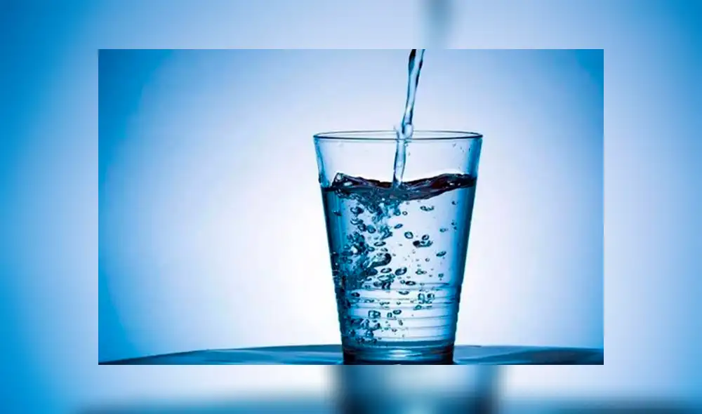 Adolescente solo puede bañarse dos veces al mes por padecer extraña alergia