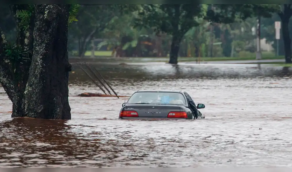 El huracán Lane cada vez más cerca de la isla de Hawái  [VIDEOS]