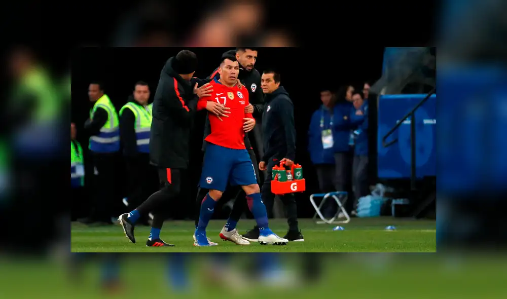 El jugador chileno estuvo muy furioso por su expulsión. Créditos: EFE El jugador chileno estuvo muy furioso por su expulsión. Créditos: EFE