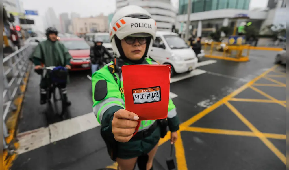 La multa para los conductores que no cumplan con la medida 'pico y placa' asciende a los 336 soles. (Foto: Archivo)