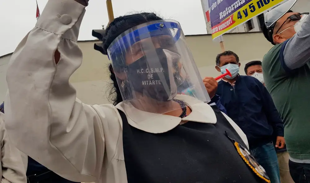 Grupo de sindicatos se enfrentaron a la Policía para poder avanzar hacia el Congreso. Fotos: Jessica Merino / URPI-GLR